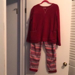 Super cute Cuddl Duds fleece PJ set!